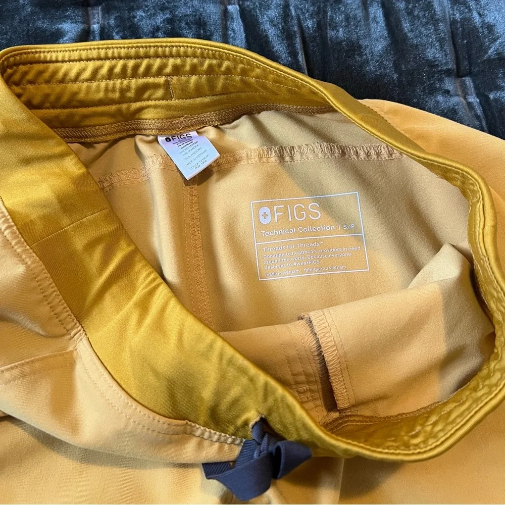 Figs Small Petite Light Gold Kade
Scrub Pants - Picture 5 of 5